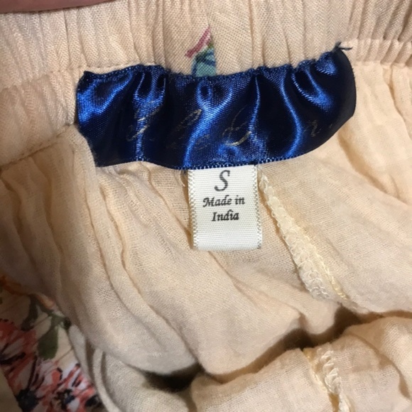 Francesca’s Blue Rain Hawkins Border Floral Shorts - Picture 7 of 8